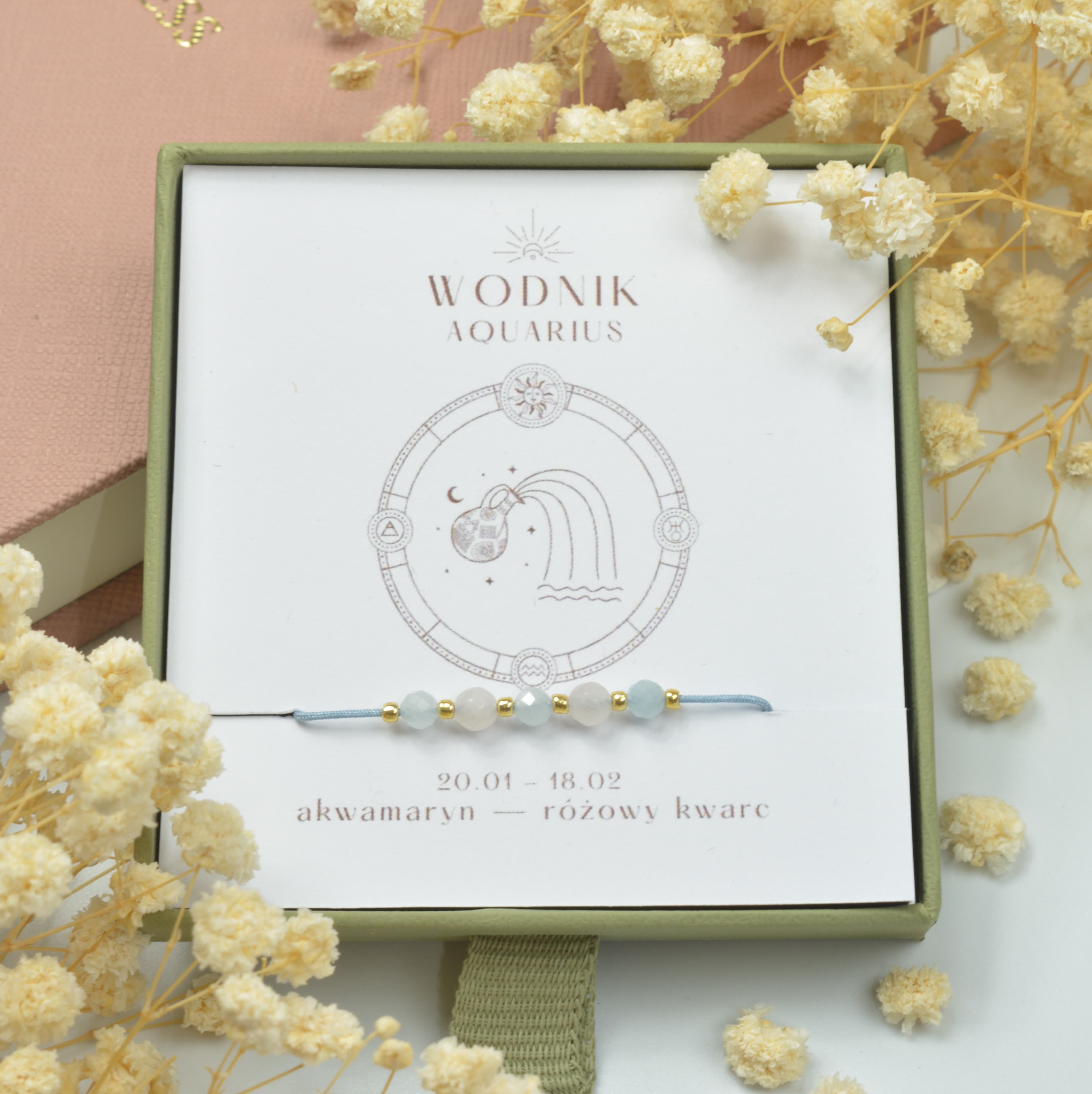 Bransoletka na błękitnym sznurku nylonowym z koralikami z kamieni naturalnych: błękitnym akwamarynem i różowym kwarcem